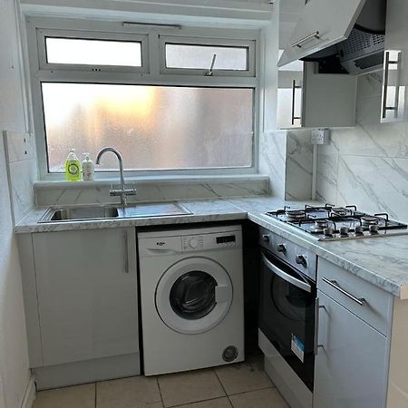 Cheerful Double Room For Single Use London Luaran gambar