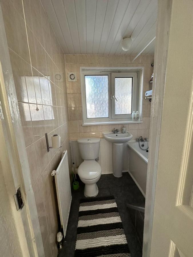 Cheerful Double Room For Single Use London Luaran gambar