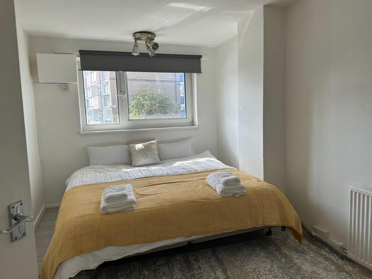 Cheerful Double Room For Single Use London Luaran gambar