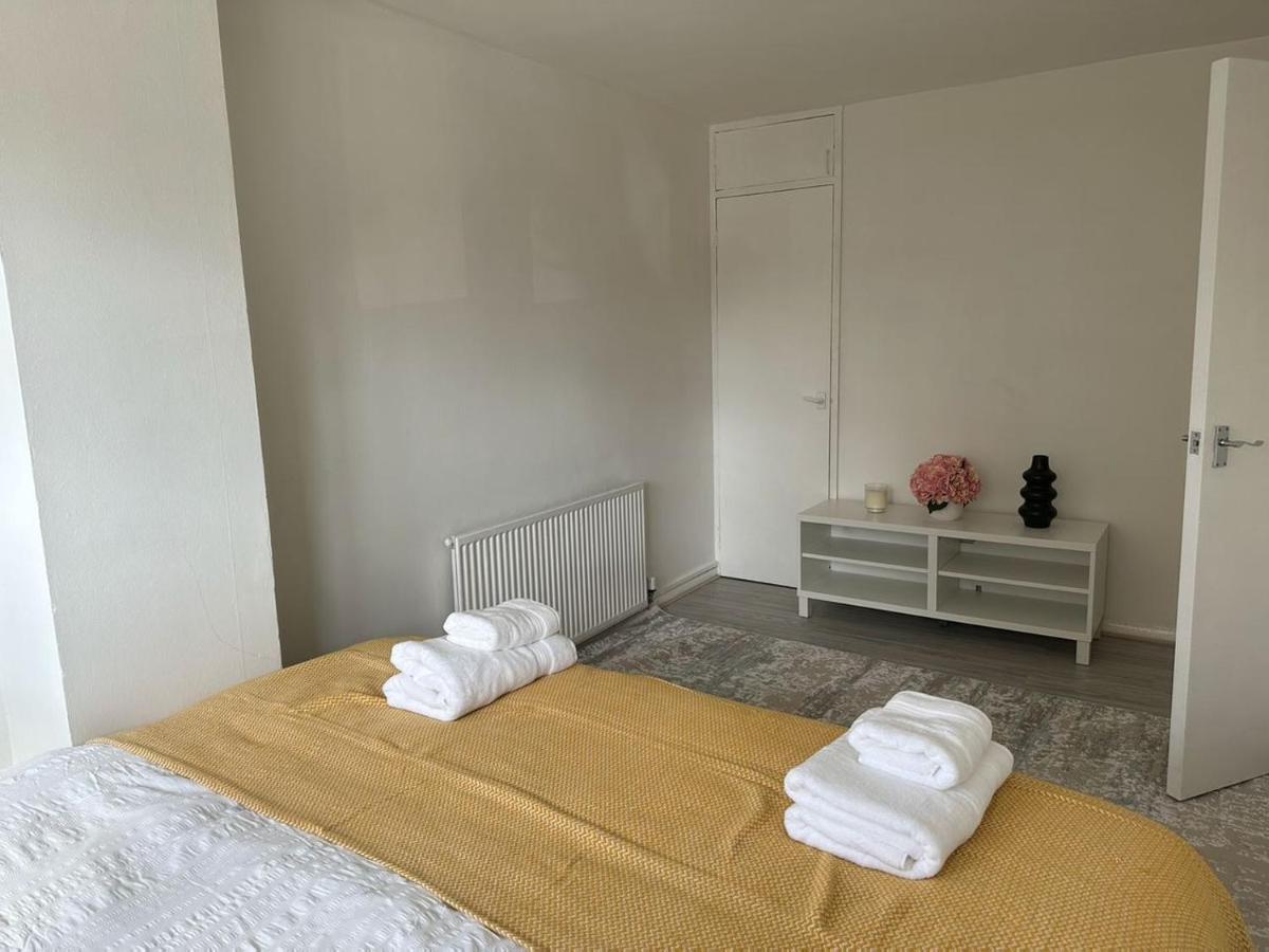 Cheerful Double Room For Single Use London Luaran gambar