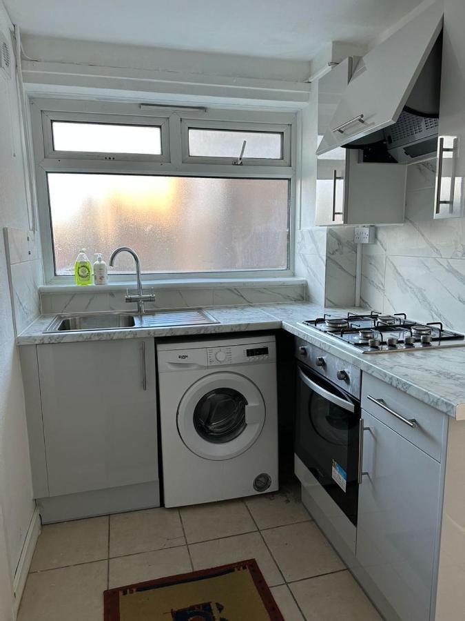 Cheerful Double Room For Single Use London Luaran gambar